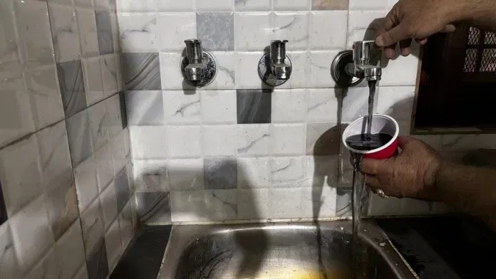 In the latest chapter of Delhi’s worsening living standard crisis, sewage-like water flows from the taps of the capital region's Janakpuri area. | Anushka Srivastava | ThePrint