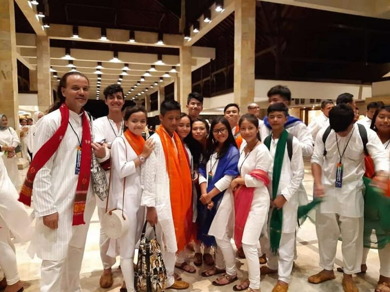 इंडोनेशिया के बाली में अंतरराष्ट्रीय प्रतियोगिता के दौरान KC Lights कॉयर | फोटो: फेसबुक