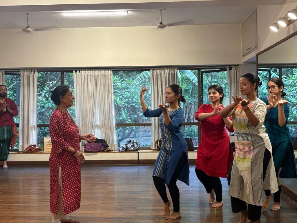 An Odissi class under the instruction of Madhavi Mudgal at Gandharva Mahavidyalaya. The Lahore-born music school has been bringing the classical arts to the masses since 1901. | Sakshi Mehra | ThePrint
