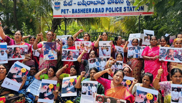 BRS worker surrounded a Hyderabad police station demanding the immediate arrest of Bandi Sanjay's elder son Bhageerath | X/@Pavanbrs6