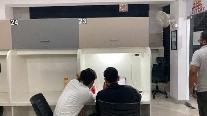 wo men share a screen in the newly opened Vyakaran library, Dwarka Mor l Photo: Preksha | ThePrint