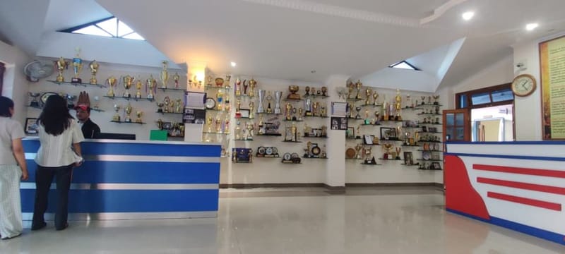 शिलॉन्ग के सेंट मैरी स्कूल में रखी ट्रॉफियां | फोटो: स्टेला डे/दिप्रिंट