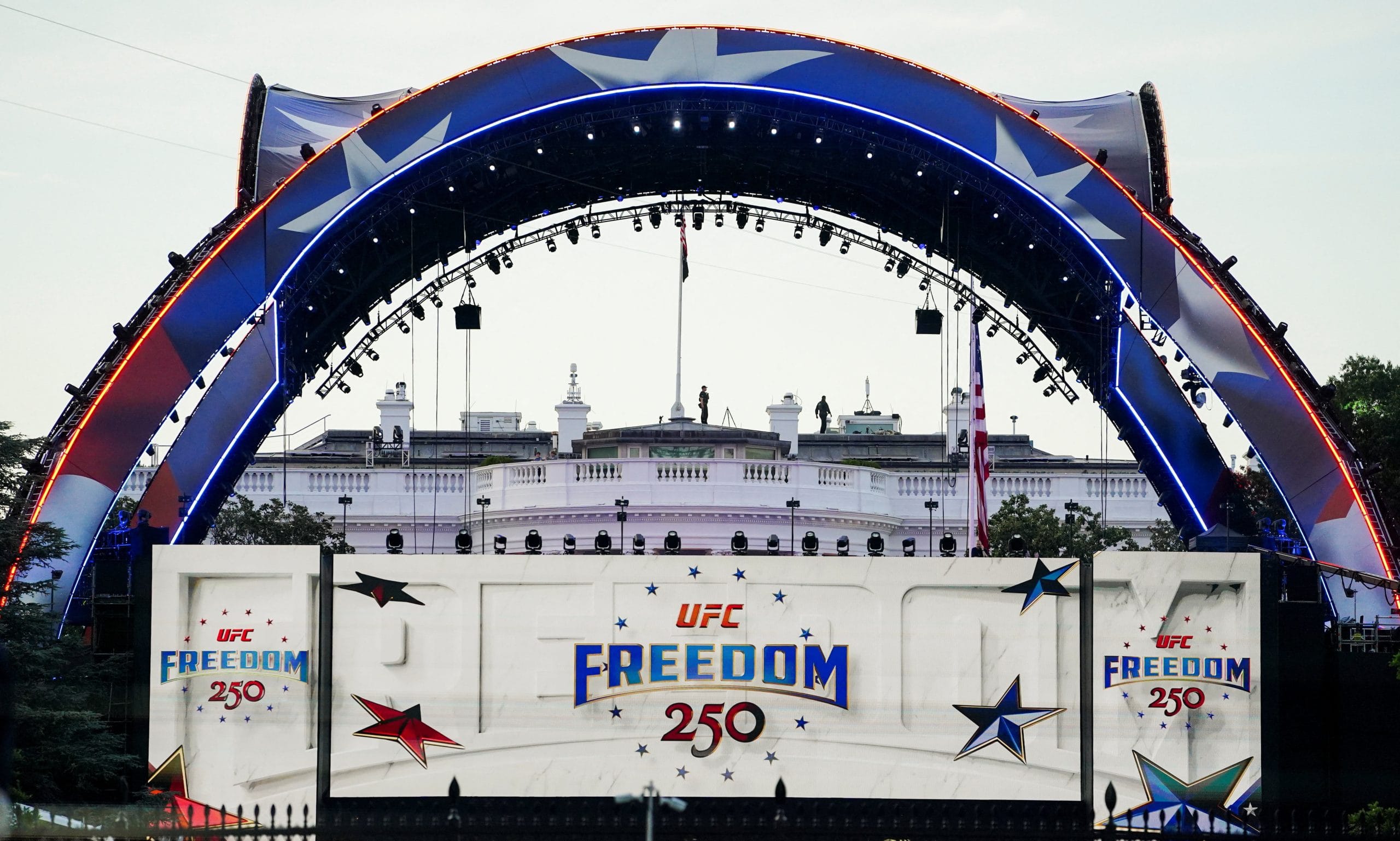 Security personnel stand atop the White House ahead of the ceremonial weigh-ins for fighters participating in UFC Freedom 250, at the Ellipse near the White House, in Washington, D.C., U.S., June 13, 2026. REUTERS/Nathan Howard