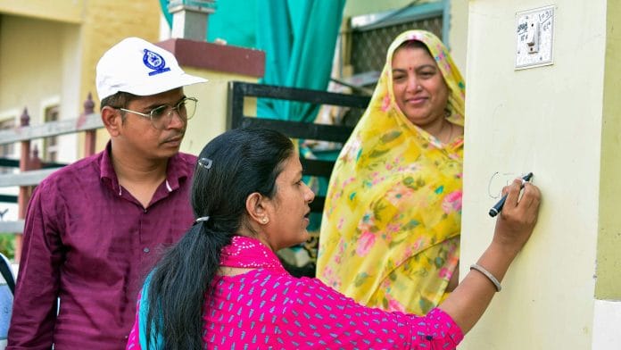 Bikaner, May 21 (ANI): Government employees conduct a door-to-door survey for Census 2027, in Bikaner on Thursday. (ANI Photo)