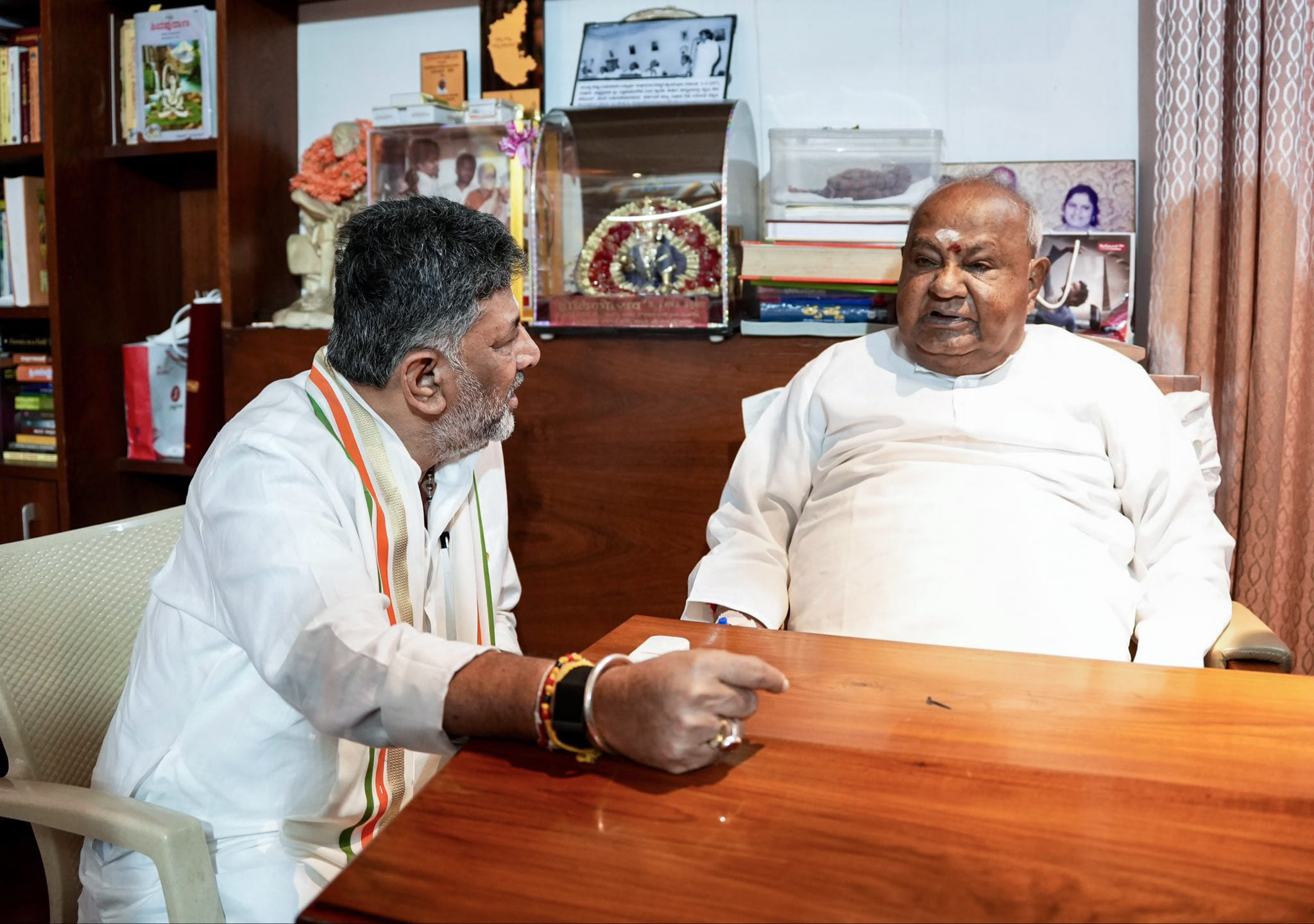 DK Shivakumar calls on ex-prime minister and ex-Karnataka chief minister H. D. Deve Gowda ahead of oath-taking ceremony | DK Shivakumar Office/ANI
