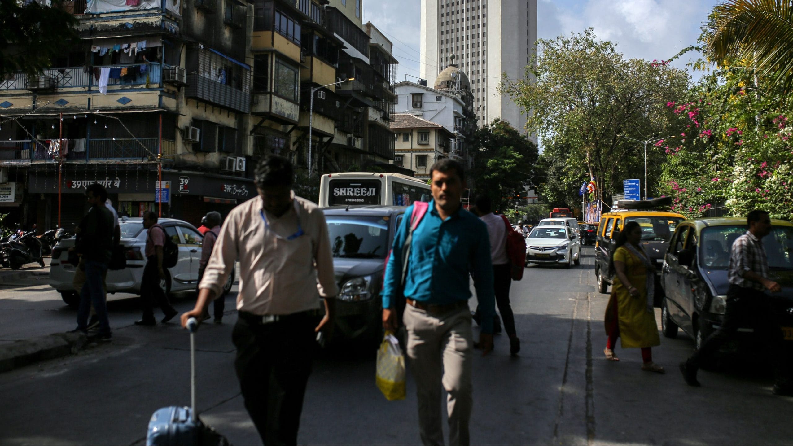 India considering tax cut plans to draw more foreign investments