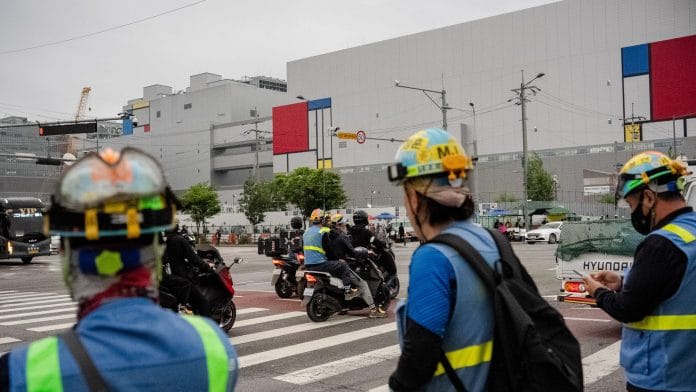 Workers in construction gear arrive for work near the site of a new production facility at the Samsung Electronics Co.'s campus in Pyeongtaek, South Korea on Wednesday, May 27, 2026 | Bloomberg