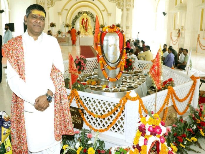 World's Largest 5,211-kg Parad Shivling Created by Raghunath Guruji; Grand Pran Pratishtha Held in Haridwar