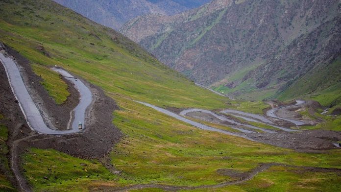 Road down from Babusar Pass, under which the 13.5-km tunnel is planned to be constructed | Commons