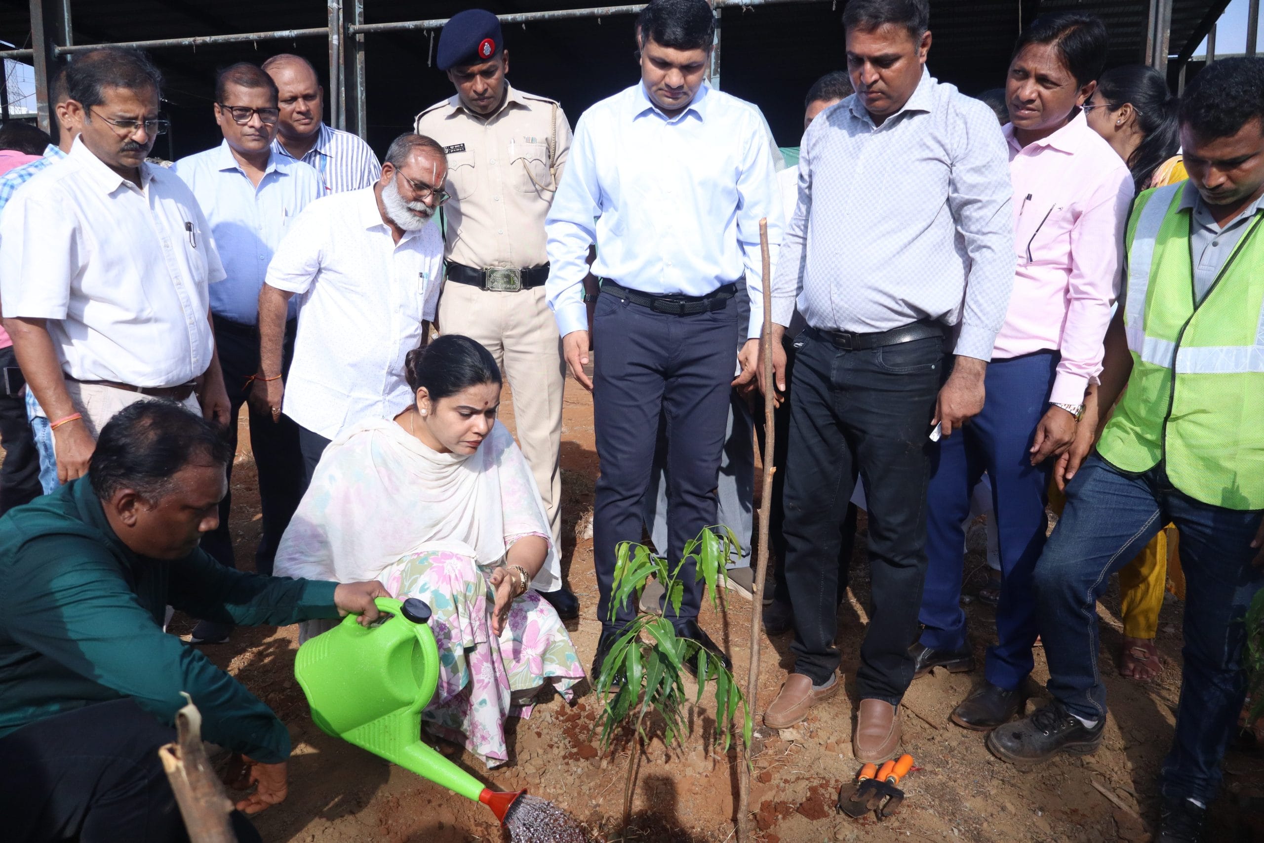 Mumbai Mayor Ritu Tawde inaugurating the launch of ‘ReRoot’ by planting the first sampling at the Kanjurmarg Waste Processing Facility in Mumbai | By special arrangement