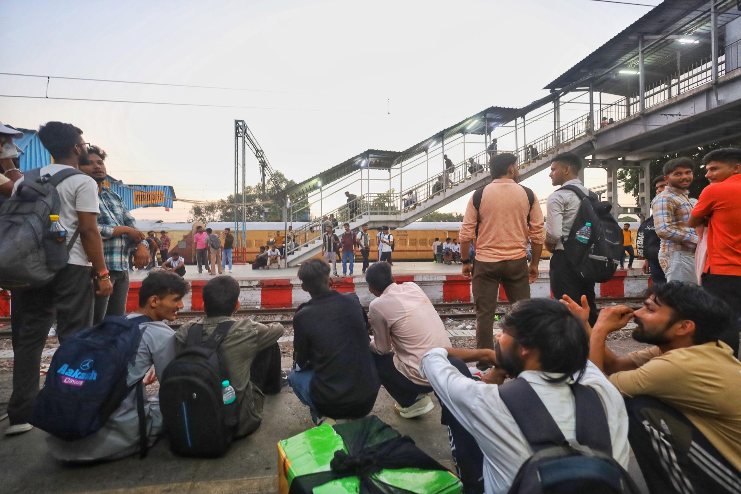 Crowds at the Meerut station. | Manisha Mondal | ThePrint