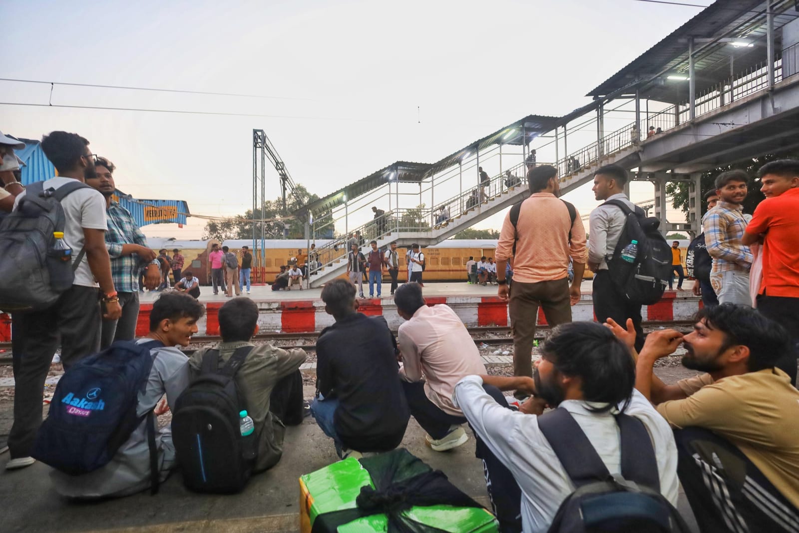 Crowds at the Meerut station. | Manisha Mondal | ThePrint