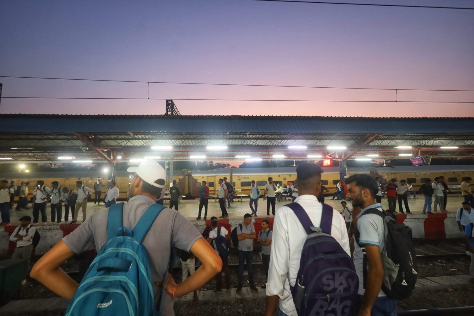 Crowds at the Meerut station. | Manisha Mondal | ThePrint