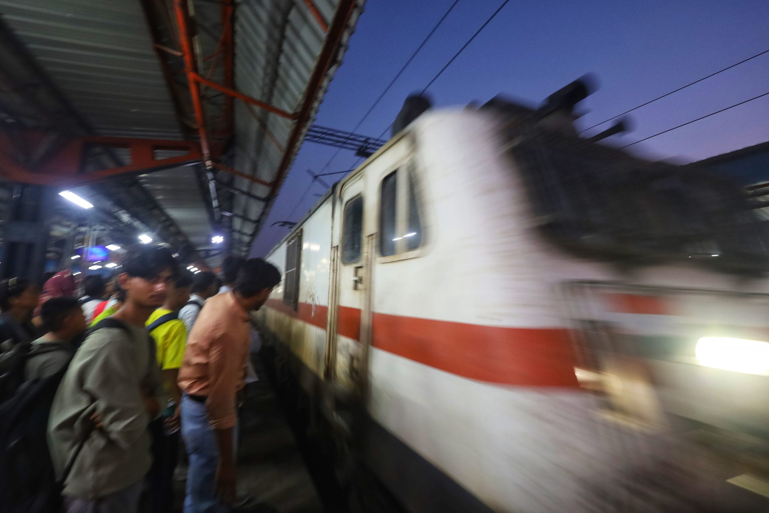 The chaos begins as soon as the train arrives. | Manisha Mondal | ThePrint