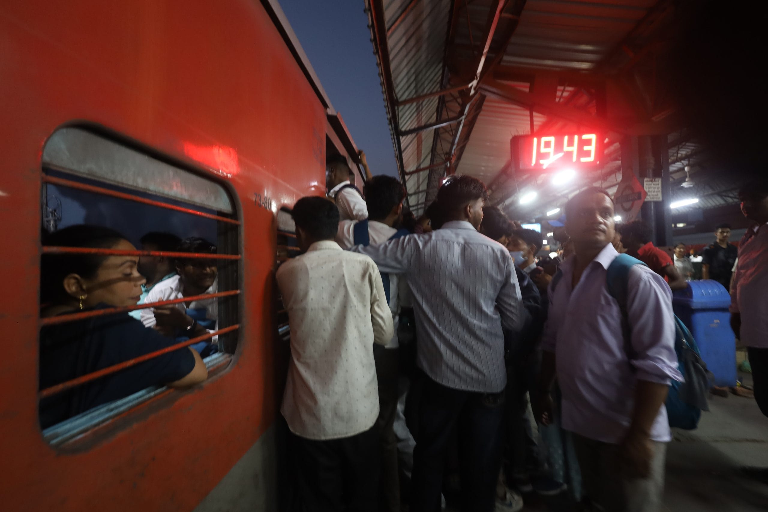 The chaos begins as soon as the train arrives. | Manisha Mondal | ThePrint