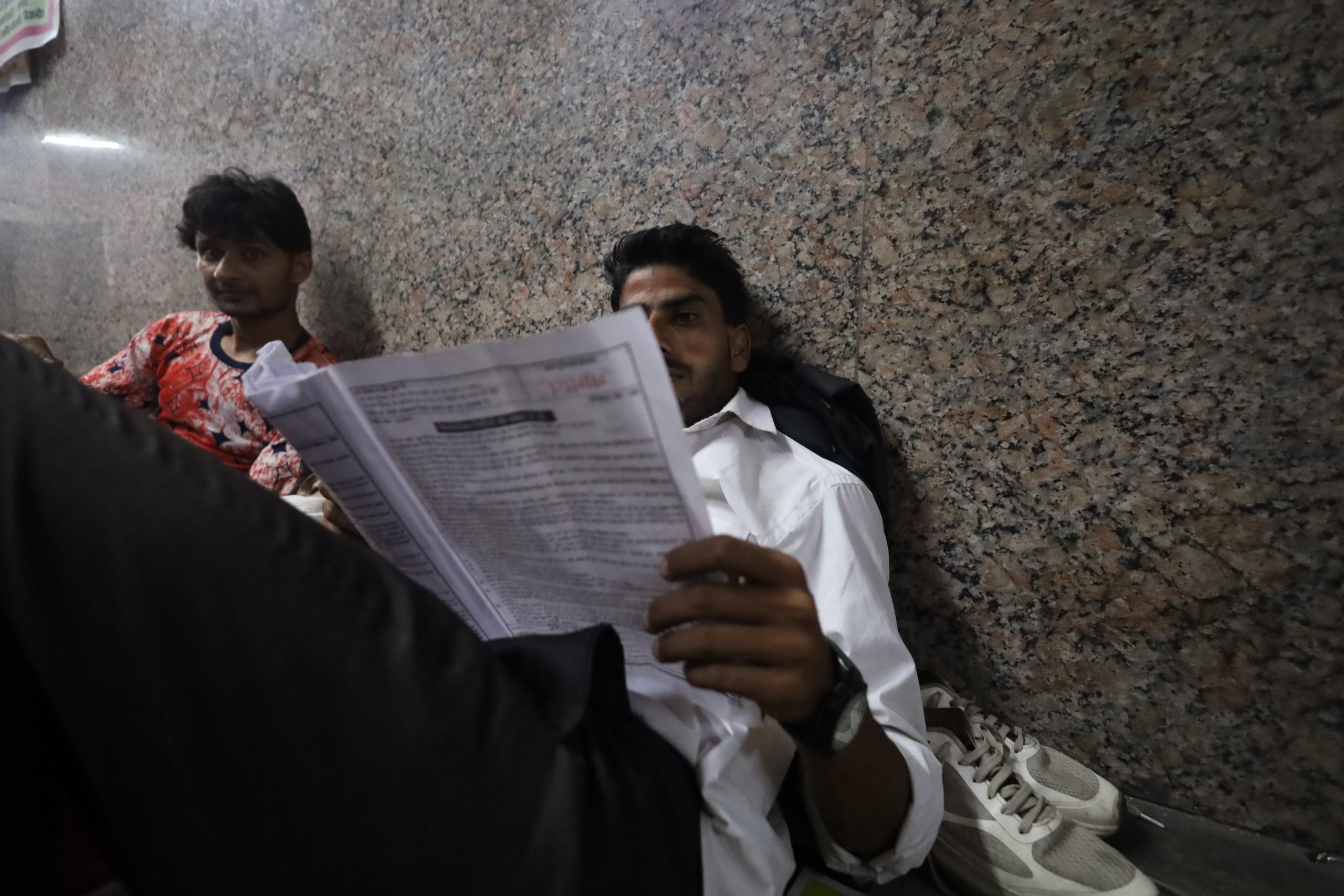 Students revise at the station. | Manisha Mondal | ThePrint