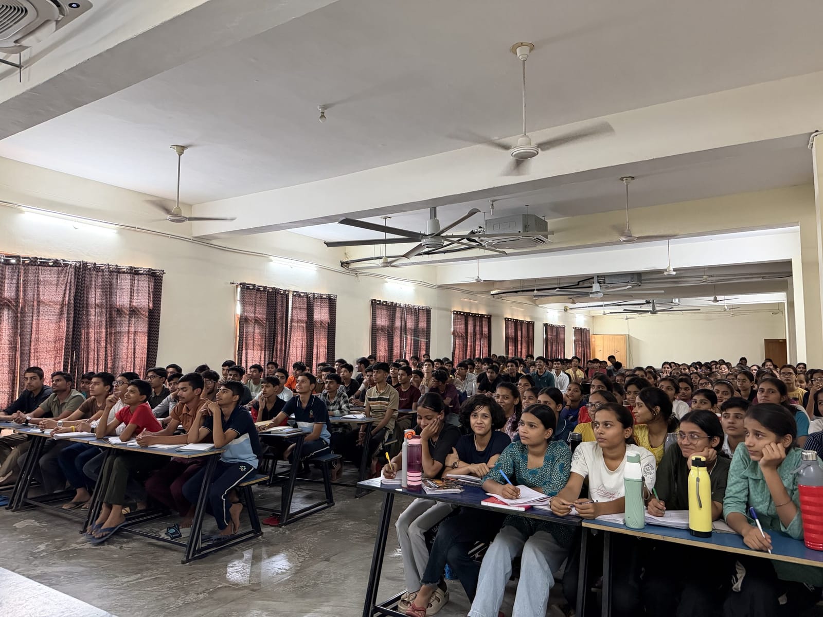 शेड्यूल सुबह से लेकर रात 8 बजे तक चलता है. अनुशासन कैंपस लाइफ का अहम हिस्सा है | फोटो: नूतन शर्मा/दिप्रिंट