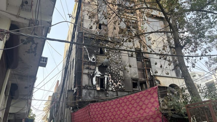मालवीय नगर के हौज रानी में फ्लोरिश बी एंड बी में आग लग गई | फोटो: अनीषा नेहरा/दिप्रिंट