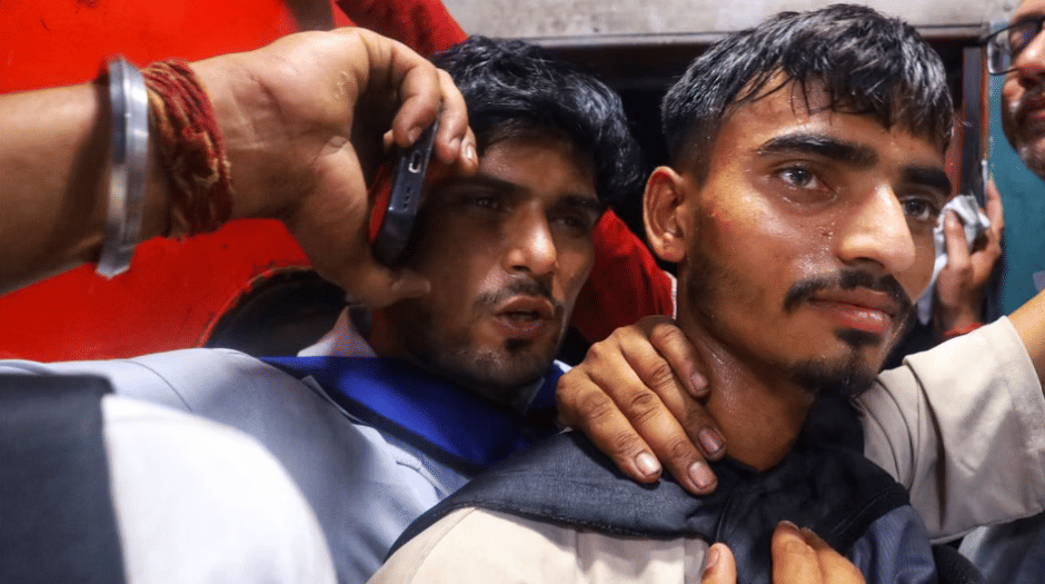 Aspirants packed like sardines aboard a train from Meerut to Muzaffarnagar, with the intense heat adding to the discomfort of the journey. | Photo: Manisha Mondal, ThePrint