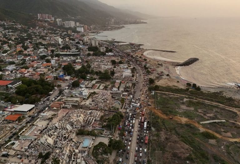 Thirty-three people rescued, thousands still missing after Venezuela quakes