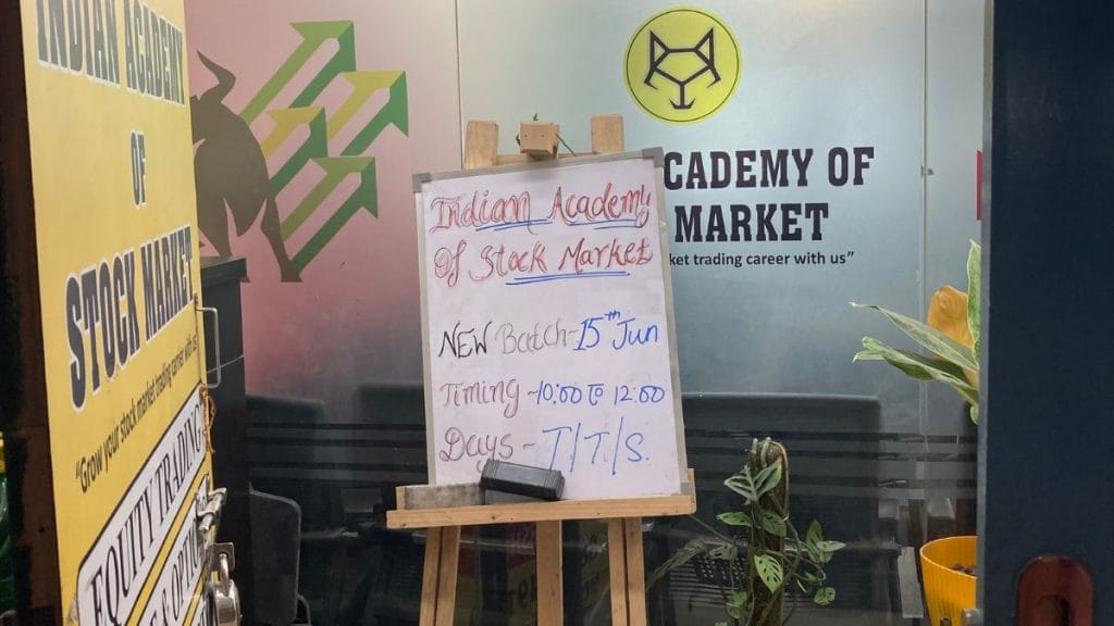‘Admission open for new batches from June 15’ in a trading academy in Dwarka Mor | Photo: Preksha, ThePrint