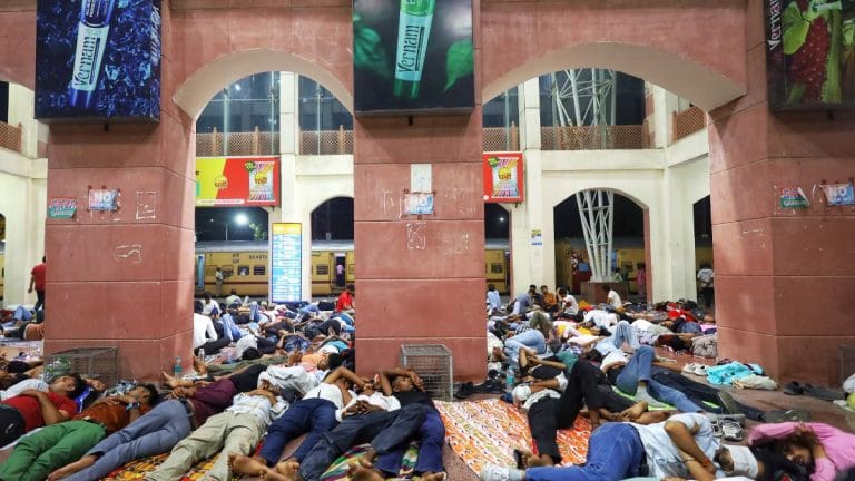 Thousands throng UP Police Constable exam centres. Battle begins when train arrives