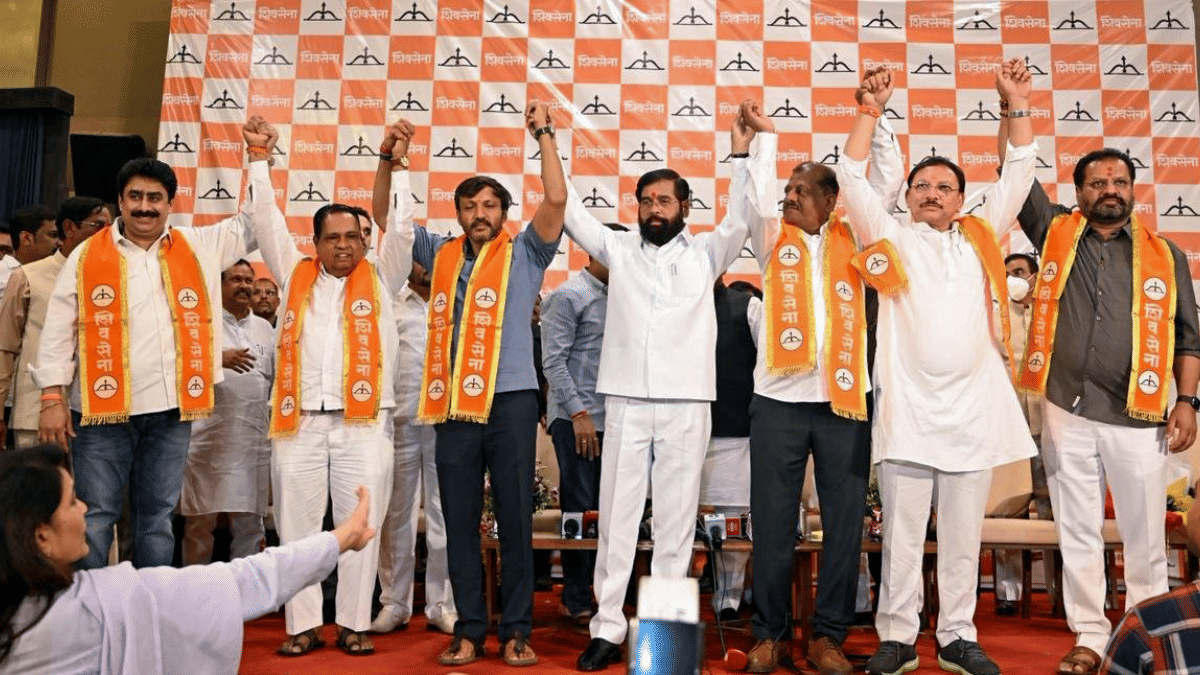 6 rebel Shiv Sena (UBT) MPs join Shiv Sena (Eknath Shinde faction) in presence of Maharashtra Deputy CM Eknath Shinde in Mumbai on Monday. | X/@DrSEShinde