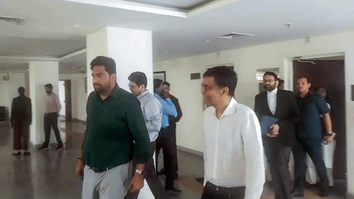 File photo of Amitabh Jhunjhunwala (white shirt), former ADAG top executive, at Rouse Avenue Court | ANI