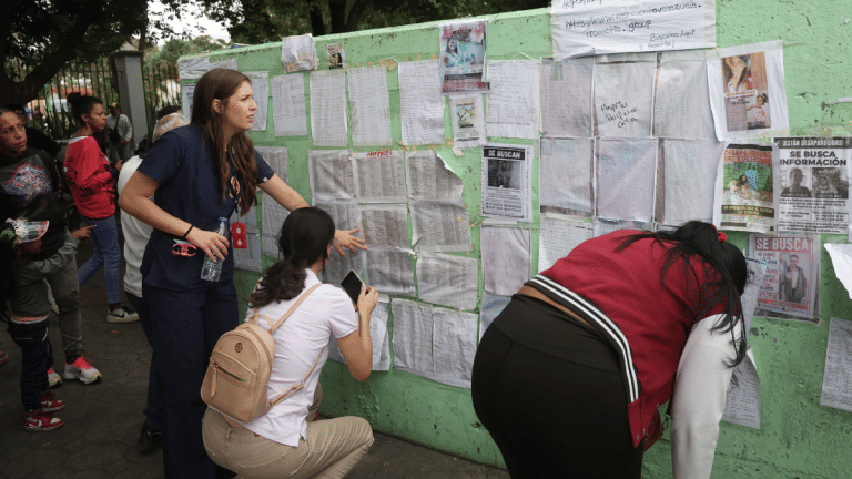 Venezuelans use WhatsApp to trace the missing after devastating earthquake
