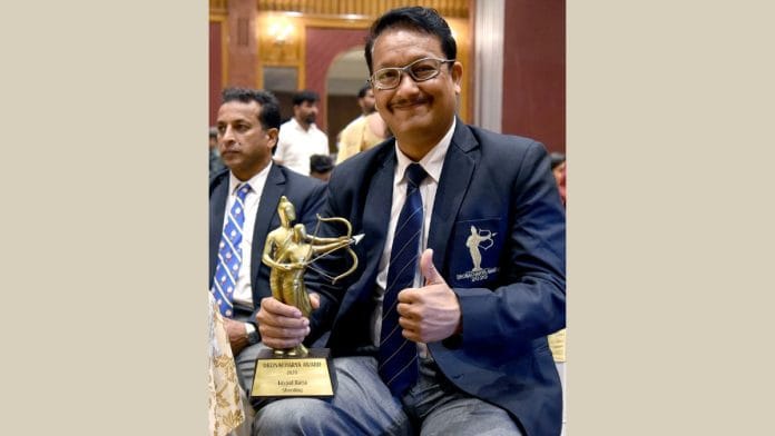 New Delhi, Nov 01 (ANI): Shooter Jaspal Rana poses for a photo with the Dronacharya award he received during National Sports Award-2020 during a function at the Ashoka Hotel, in New Delhi on Monday. (ANI Photo)