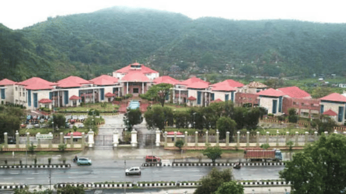 Manipur HC says detention order giving detenu only 3 weeks to make a representation against his detention violated Article 22(5). | hcmimphal.nic.in