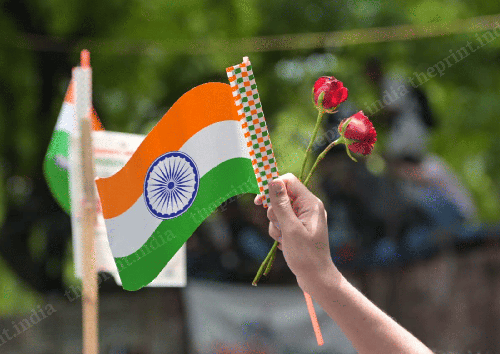 A protester holding tricolour and flowers at Jantar Mantar | Suraj Singh Bisht/ThePrint