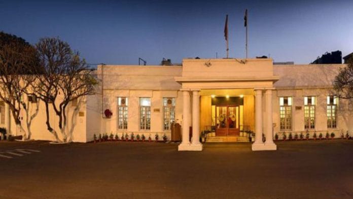 The main entrance of the Delhi Gymkhana Club at Safdarjung Road | delhigymkhana.org.in