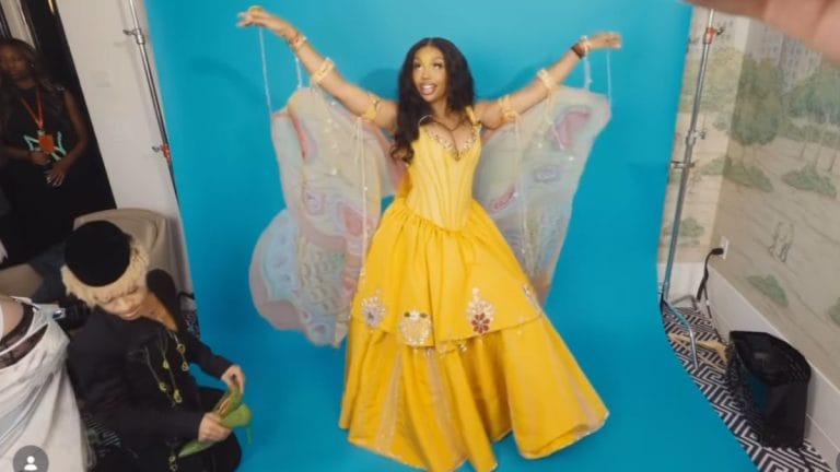 Upcycling clothes is a fun fashion trend to spice up your wardrobe