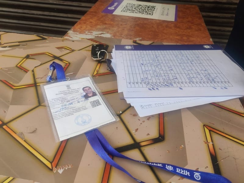 जनगणना ID कार्ड ही लोगों के लिए दीपक कुमार को गंभीरता से लेने के लिए काफी है | फोटो: वितस्ता कौल/दिप्रिंट