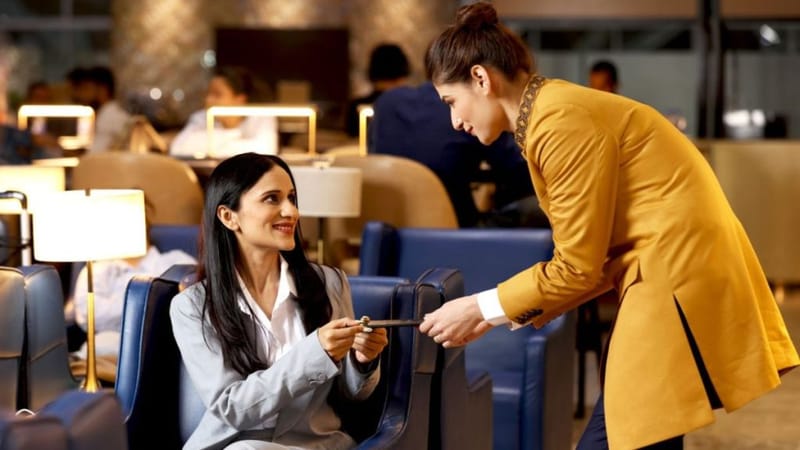 Reprentational image | If premium cards once targeted a relatively narrow slice of affluent travellers, banks today compete aggressively for the expanding salaried middle class | encalm.com