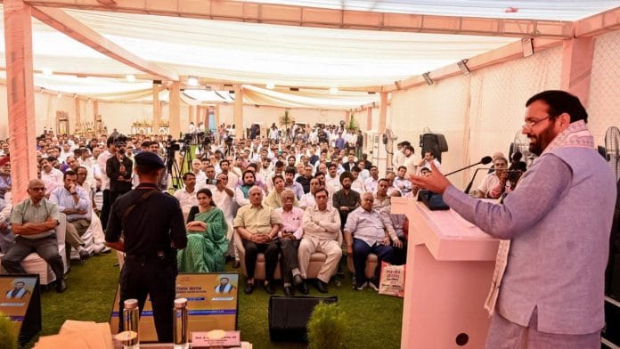 Chief Minister Nayab Singh Saini Monday met representatives of 26 Delhi trade associations at Haryana Bhawan in the capital | X: @NayabSainiBJP