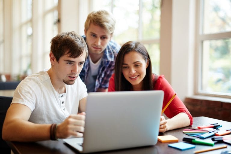 How to Choose the Right Laptop for College Students