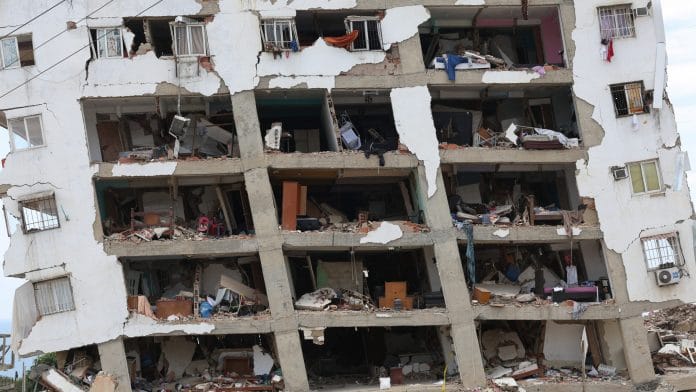 A damaged building stands with its interior visible in the aftermath of the June 24 earthquakes, in La Guaira, Venezuela, July 6, 2026. REUTERS/Ricardo Arduengo