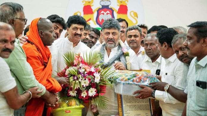 Karnataka Chief Minister DK Shivakumar, along with Sri Kailash Ashrama Mahasamsthana Peetadhipathi Paramapujya Sri Jayendra Puri Mahaswamiji, poses for a group photo following the rituals, in Bengaluru on Monday. | @DKShivakumar X/ANI Photo