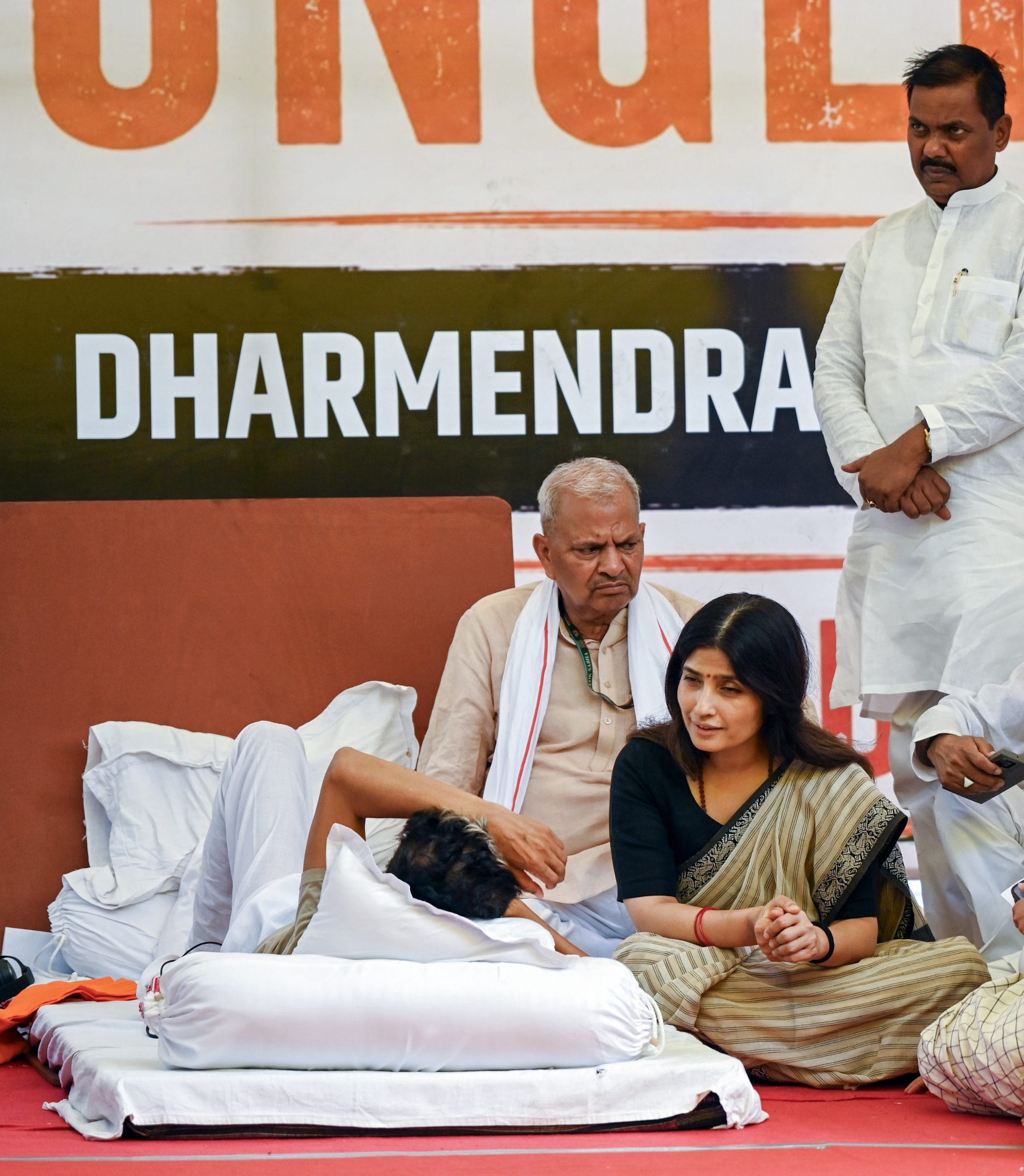 Dimple Yadav met Sonam Wangchuk during his indefinite hunger strike at Jantar Mantar on 16 June. | ANI photo