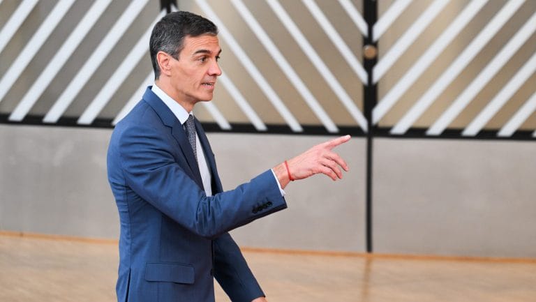 Spain to hand over residency permits to over 1 million undocumented migrants