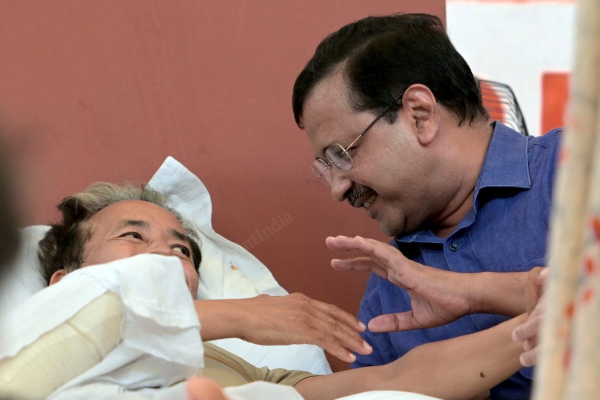 Aam Aadmi Party national convenor Arvind Kejriwal speaks with social activist Sonam Wangchuk who is on 19th day of his indefinite hunger strike in solidarity with Cockroach Janta Party protest demanding resignation of Union Education Minister Dharmendra Pradhan over alleged irregularities in the NEET examination, at Jantar Mantar | Photo: Suraj Singh Bisht | ThePrint