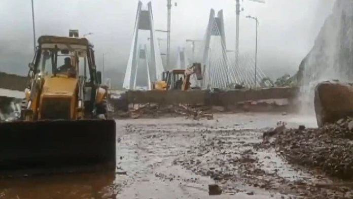 A landslide triggered by heavy rainfall blocks the Mumbai-Pune ghat section (Photo/ANI)