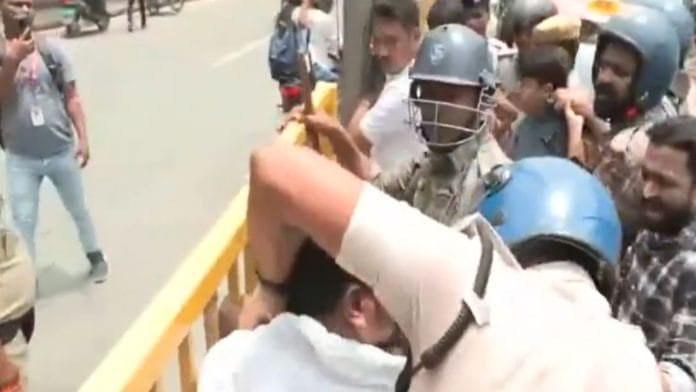 Clash erupted between police and students in Siwan, Bihar | ANI