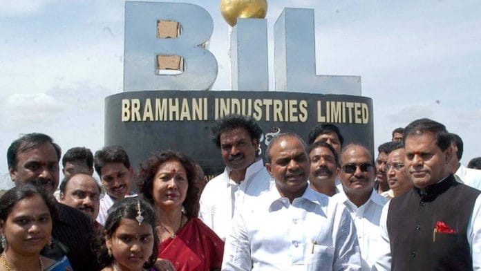 File photo: Late Andhra Pradesh CM Y.S. Rajasekhara Reddy with BJP leader Gali Janardhana Reddy at the foundation laying ceremony for Brahmani Industries’ project at Jammalamadugu near Kadapa | X