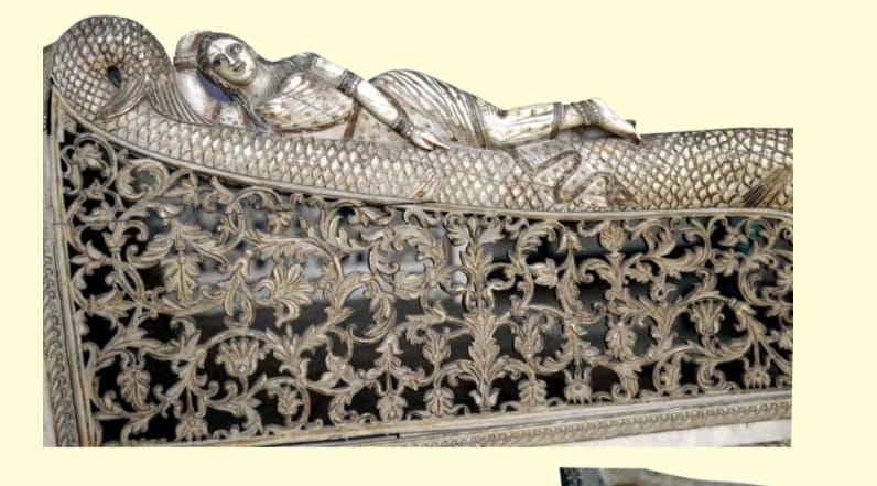 दरभंगा म्यूज़ियम में हाथीदांत की एक कलाकृति, जिसका एनआरएलसी द्वारा संरक्षण किया जाना बाकी है | फोटो: स्पेशल अरेंजमेंट