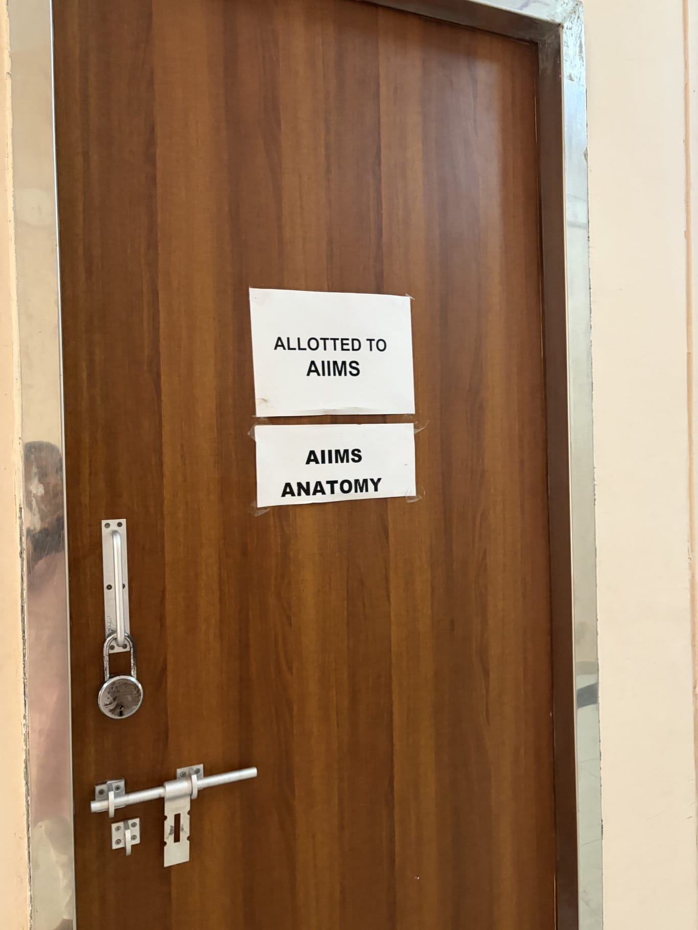 The fifth floor of Ramanathapuram Government Medical College and Hospital has notices that read “allotted to AIIMS” | Shweta Tripathi | ThePrint