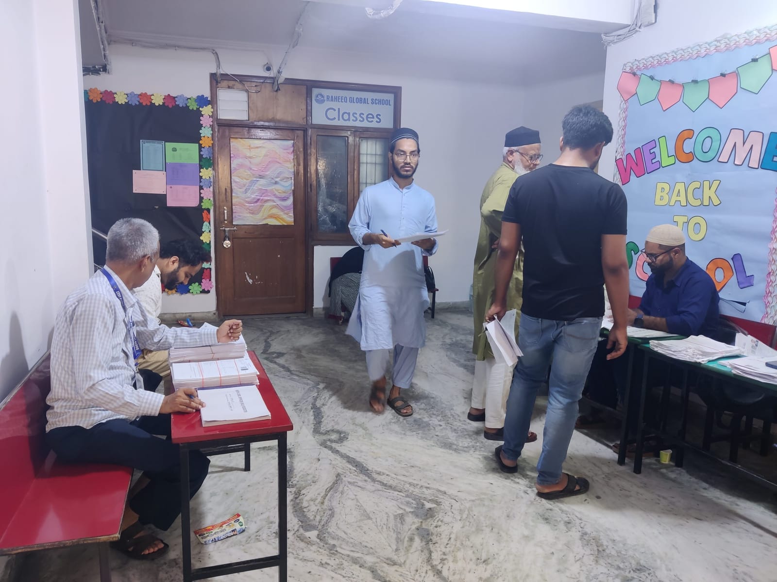 शाहीन बाग के रफीक ग्लोबल स्कूल में बनाया गया एक कामचलाऊ SIR कैंप | फोटो: अलमिना खातून/दिप्रिंट