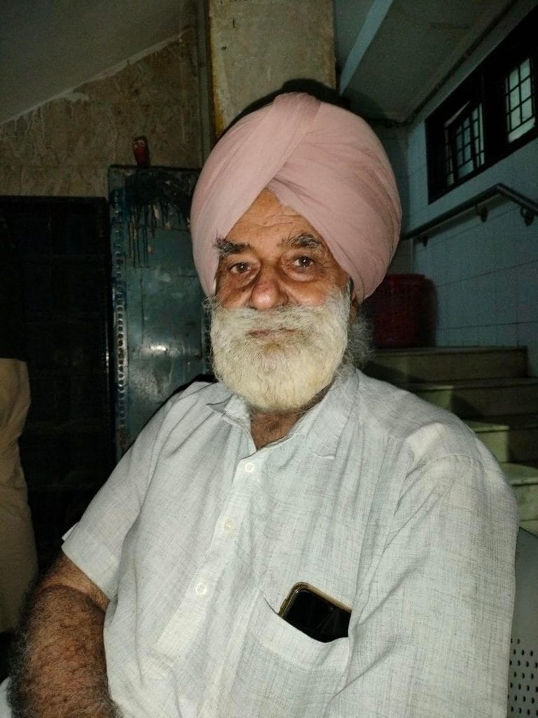 फिल्म के कुछ दृश्य देखकर 78-वर्षीय कर्नेल सिंह रो पड़े. उन्होंने कहा कि फिल्म ने उन्हें पंजाब के इतिहास के उस काले दौर की याद दिला दी | फोटो: हर्ष तिवारी/दिप्रिंट
